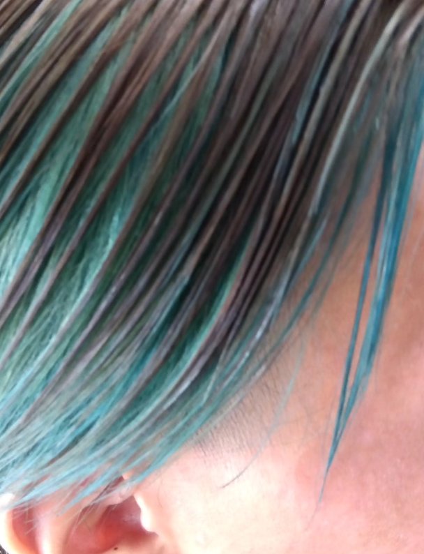 ブルーグリーンのヘアカラー